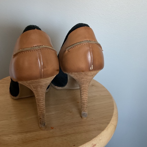 Kenneth Cole Reaction Black and Tan Shoes - Picture 2 of 6